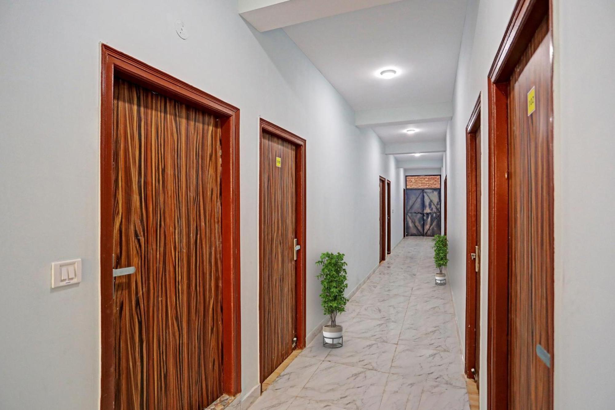 Hotel O Surya Gold Guest House Najafgarh Zewnętrze zdjęcie
